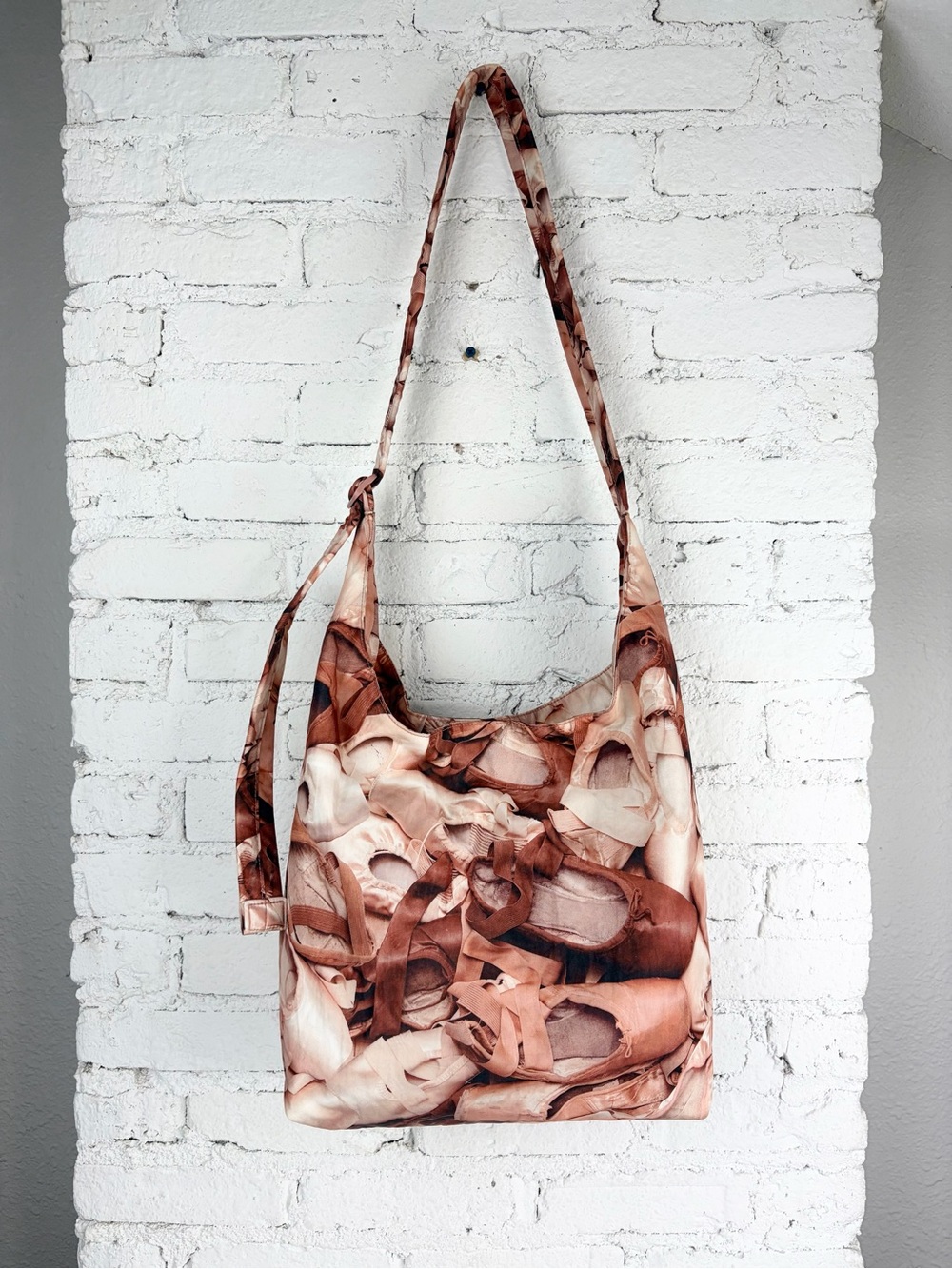 Baggu Ballet Pointe Pink Slipper Print Large Sling Nylon Crossbody Tote
